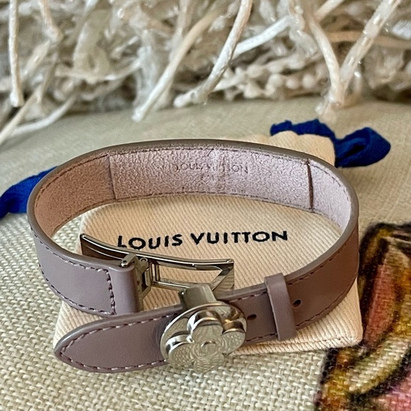 LOUIS VUITTON Leather Monogram Wish Bracelet W/dust bag⭐️Silver-tone hardware - Picture 3 of 11